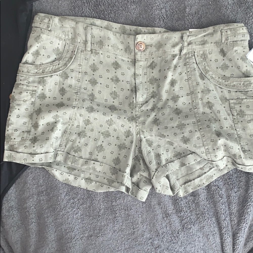Olive color shorts 😍😍😍